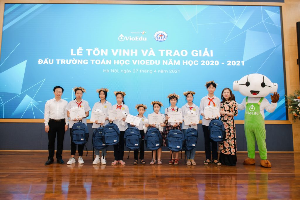 Trao giải đấu trường toán học vioedu huyện phúc thọ11