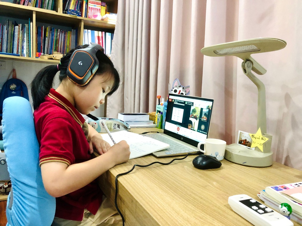 giúp trẻ học trực tuyến sao cho hiệu quả